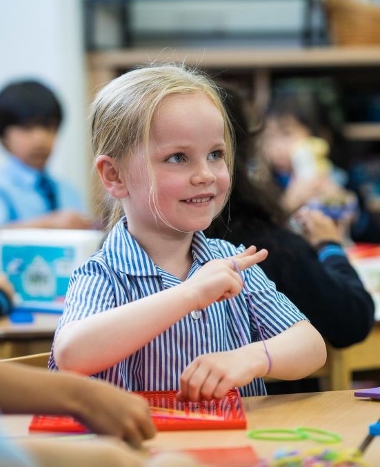 Student wrapping string around her fingers